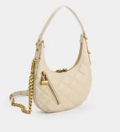 チャールズアンドキース スウィング パッドロックキルトクレセントバッグ