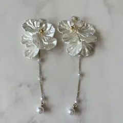 揺れる ロングイヤリング 痛くなりにくい パール フラワー ノンホール 上品