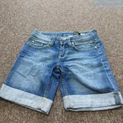 ジーンズハーフパンツ　　ダメージあり