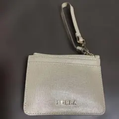 FURLAグレージュパスケース 透明窓付き、内部キーストラップ付き