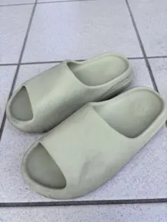 アディダス　イージースライド　YEEZYSlide Resin 27.5 US9