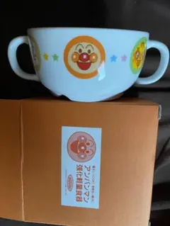 新品未使用、箱入り　アンパンマン 両手付きマグカップ