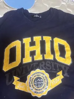 .KOM OHIO カレッジロゴ Tシャツ