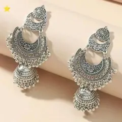 シルバー民族調ピアス　カジュアル　エレガント　エスニック　ボヘミアン　大ぶり