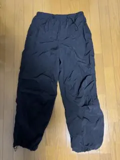 GU ナイロンパンツ