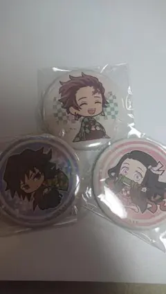 鬼滅の刃 缶バッジ とオマケのタオル