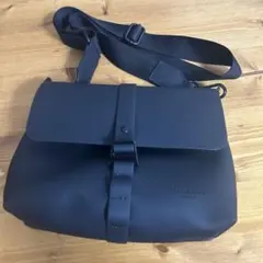 GASTON LUGA ショルダーバッグ ブラック