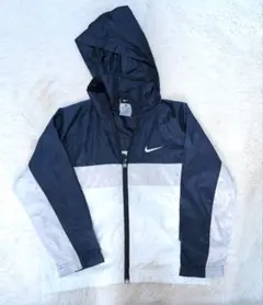 NIKE ナイキ　キッズ　ウインドウブレーカー　120〜130　パーカーのサムネイル