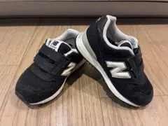 ニューバランス　シューズ　キッズ　ブラック　シンプル