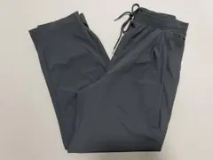 M】ユニクロ UNIQLO ナイロンウルトラストレッチテーパードパンツ ブラック