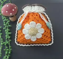 かぎ針編みポーチ　ハンドメイド　巾着ポーチ　花モチーフポーチ