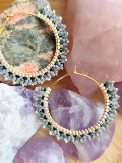 ハンドメイド フープピアス 緑と金色　ハンドメイドピアス　ミユキビーズ