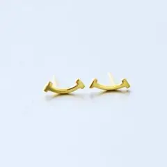 No156 高級感 スマイル ピアス［ゴールド］金属アレルギー対応 高品質