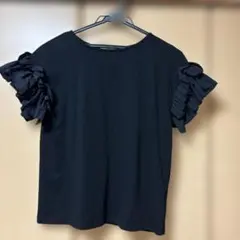アースミュージックエコロジー　袖フリルTシャツ　黒　フリーサイズのサムネイル