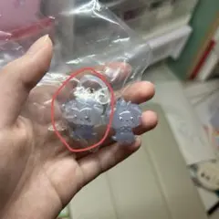 エラー商品 頭に色がほとんど入っていなく、体に色が集中している。 左のだけの価格