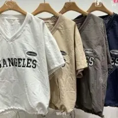 LOS ANGELES ロゴ Vネック 半袖Tシャツ