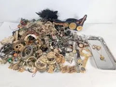 アクセサリー まとめ売り ブローチ ネックレス2.1kg - メルカリ