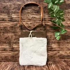 ハンドメイド　No.188 スマホポシェット スマホポーチ　ファー　ベージュ