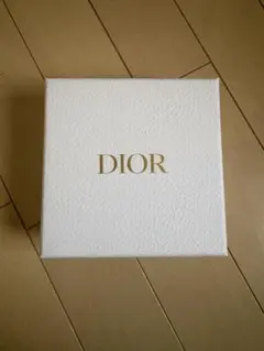 Dior ギフトボックス ホワイト ネックレス用