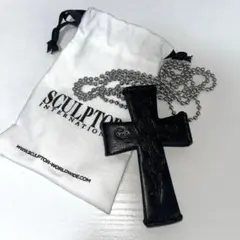 sculptor ネックレス 十字架 クロス チャコールグレー SCULPTOR（スカルプター）の「Cross Strap Wallet/クロス