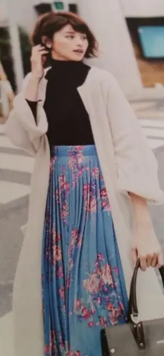 ZARA　花柄プリーツスカートのサムネイル
