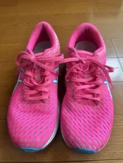 アシックス　軽量ピンクスニーカー　レディース