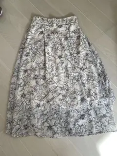 Allamanda 花柄フレアスカート 白 春夏素材 Sサイズ