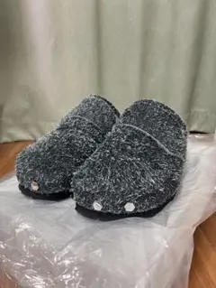 OUAT / SNOW GRAY SPACE CLOGS