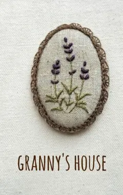 ラベンダーの刺繍ブローチ(きなり)