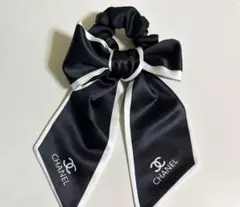 ノベルティ　CHANEL　ロゴ入り　リボン付き黒シュシュ　ヘアアクセサリー