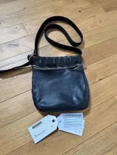 黒 レザー ショルダーバッグ ファスナー付きのサムネイル