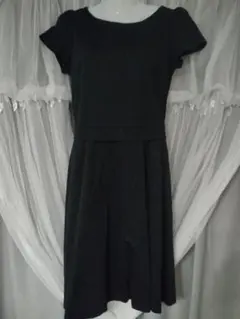 ブルーレーベルクレストブリッジ バックリボン付きブラックワンピース