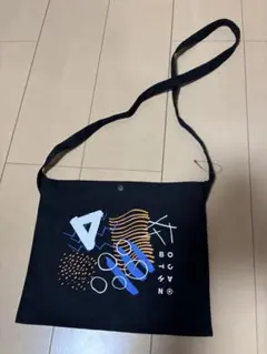 グラフィックプリント サコッシュバッグ 黒