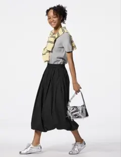 GU ジーユー　バブルヘムミディスカート