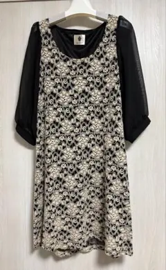 花柄レースチュニック 五分袖 黒とベージュ