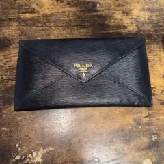 PRADA ブラックレザー　長財布