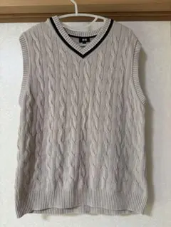 UNIQLO ケーブルVネックニットベスト