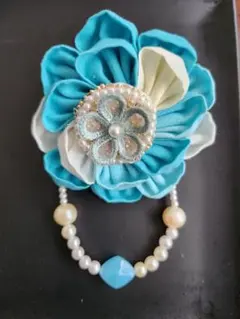 コサージュ型ブローチ 青と白