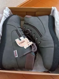 【新品 LL 25cm〜25.5cm 4E】モズ ファスナー付スニーカー moz