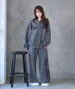 Rosé Museロゼミューズ Logo 3d embroidery pants