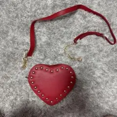 ハート型赤ショルダーバッグ スタッズ付き