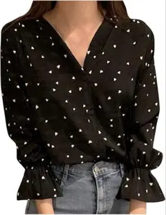 【新品未使用】JUNOAH ミニハート柄Vネックブラウス ブラック