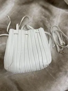 GRLホワイト プリーツデザイン ショルダーバッグ