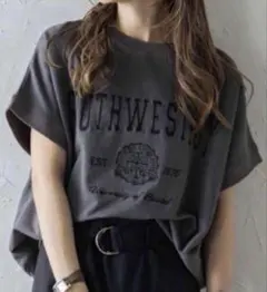 新品／BONJOUR SAGAN ／カレッジ刺繍ピグメントスウェットTシャツ