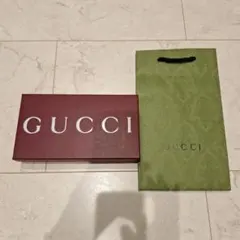 GUCCI ギフトボックス 赤 中型