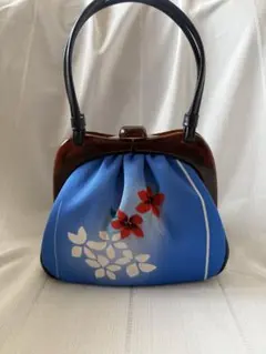 青い花柄の和装用バッグ