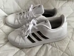 adidas ホワイト スニーカー