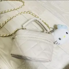 バニティバッグ　ショルダー　ホワイト　白　チェーン　キルティング　ミニサイズ