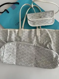 トートバッグと小型ポーチセット