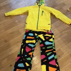 女性用スノーボードウェア カラフル